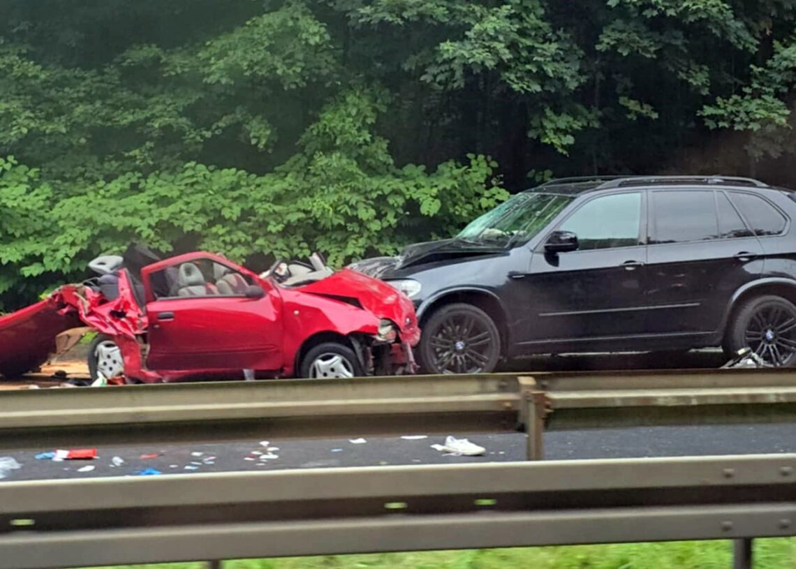 Zdjęcie przedstawia Śmierć kobiety w ciąży i noworodka. Tragiczny wypadek na DK86 w Katowicach.