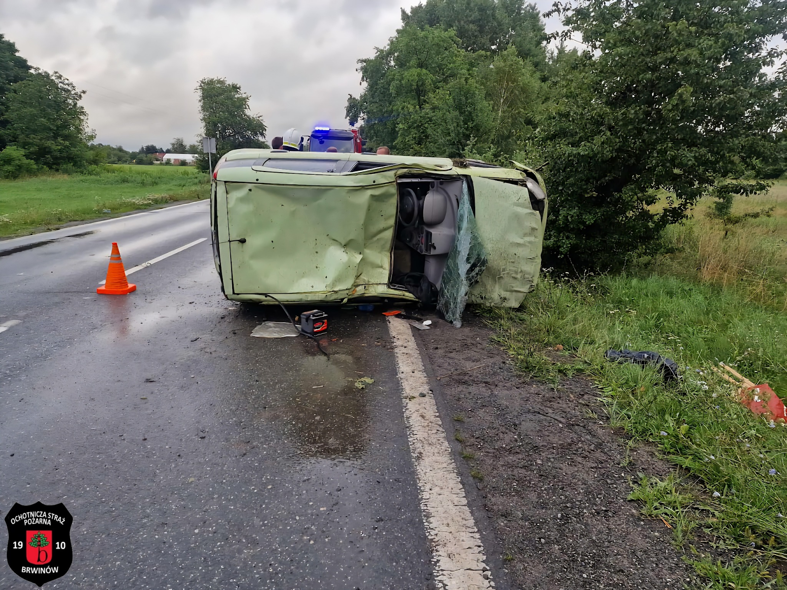 Zdjęcie przedstawia Tragiczny wypadek w Brwinowie. Mężczyzna nie żyje. Dziecko? Nie odniosło obrażeń!
