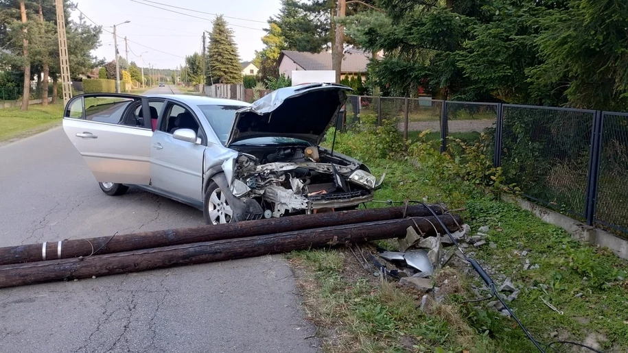 Zdjęcie przedstawia Pijana kobieta w ciąży spowodowała wypadek. W aucie była też jej córka.