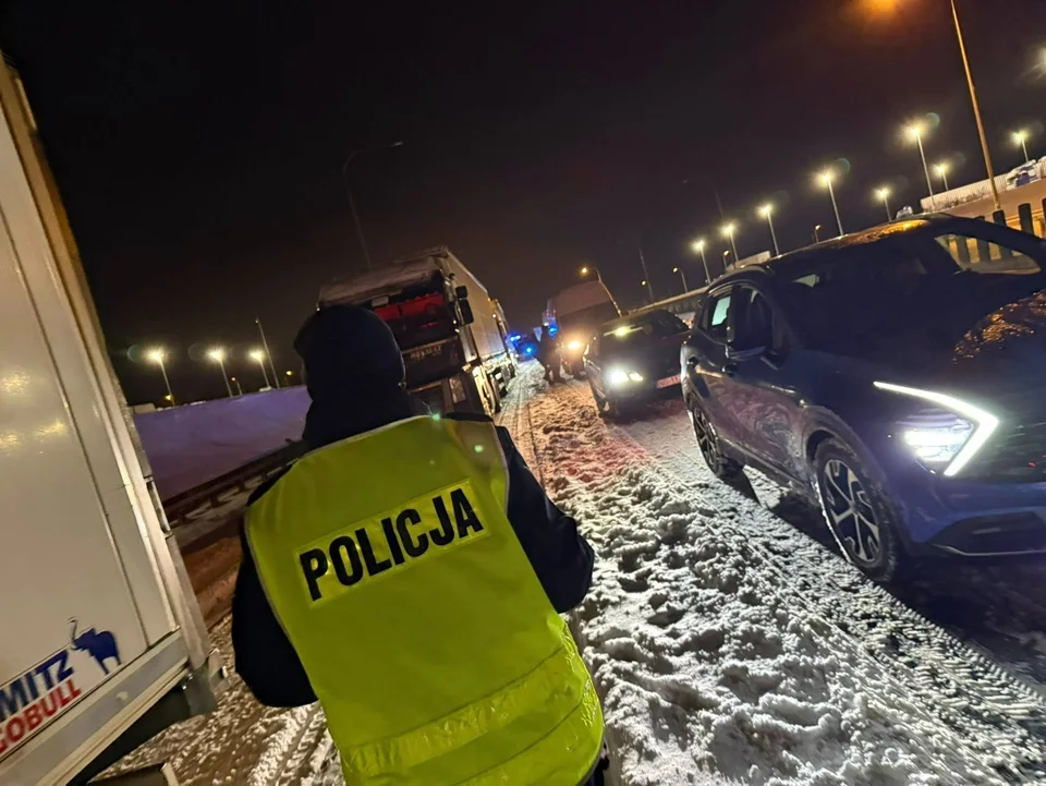 Zdjęcie przedstawia Paraliż drogowy na S7. A Czy Ty, jesteś przygotowany na takie sytuacje?