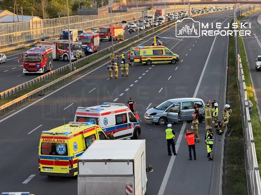 Zdjęcie przedstawia Dramatyczny wypadek na S8. Dziecko wypadło z samochodu!