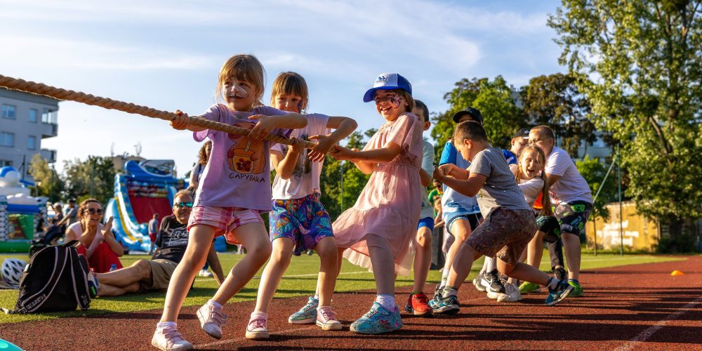 Zdjęcie przedstawia fotelik.info.pl na Rodzinnym Pikniku z Fundacją Hasten!